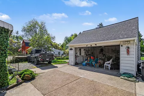 Exterior - 2425 River Rd, Maumee, OH 43537 photo 4 of 4