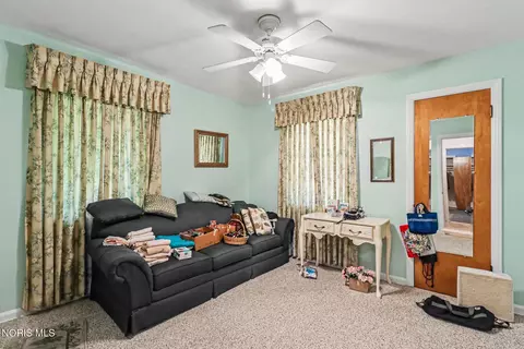 Bedroom - 2425 River Rd, Maumee, OH 43537 photo 2 of 6