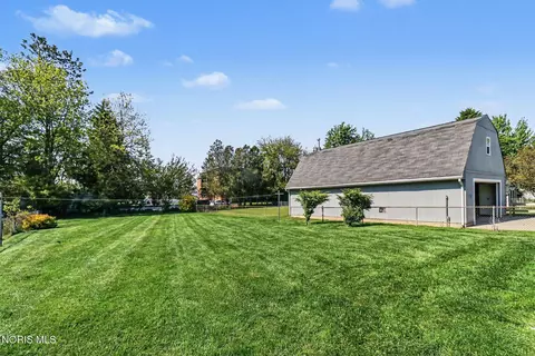 Exterior - 2425 River Rd, Maumee, OH 43537 photo 3 of 4