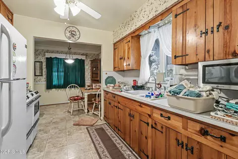 Kitchen - 2425 River Rd, Maumee, OH 43537 photo 2 of 2