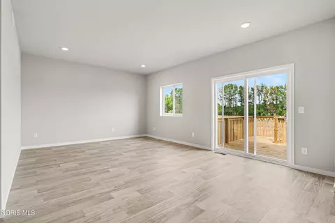 Living - 323 Crabtree Ln, Delta, OH 43515 photo 2 of 3