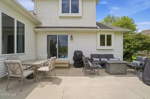 Exterior - 1077 Springcrest Dr, Waterville, OH 43566 photo 9 of 13