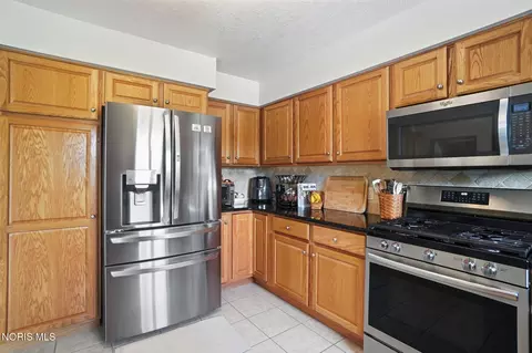 Kitchen - 1077 Springcrest Dr, Waterville, OH 43566 photo 5 of 5
