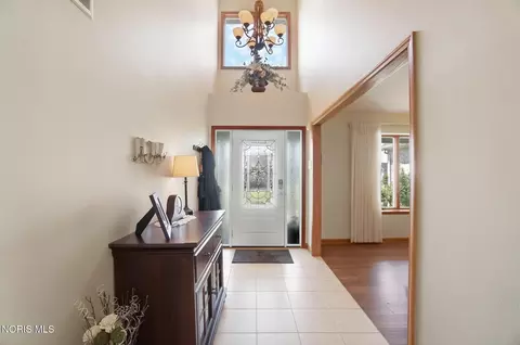 Entry Way - 1077 Springcrest Dr, Waterville, OH 43566 photo 1 of 3