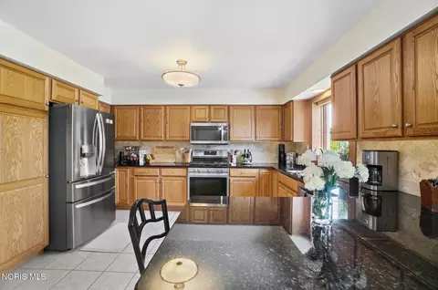Kitchen - 1077 Springcrest Dr, Waterville, OH 43566 photo 2 of 5