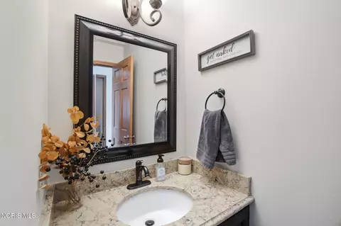 Bath - 1077 Springcrest Dr, Waterville, OH 43566 photo 6 of 12