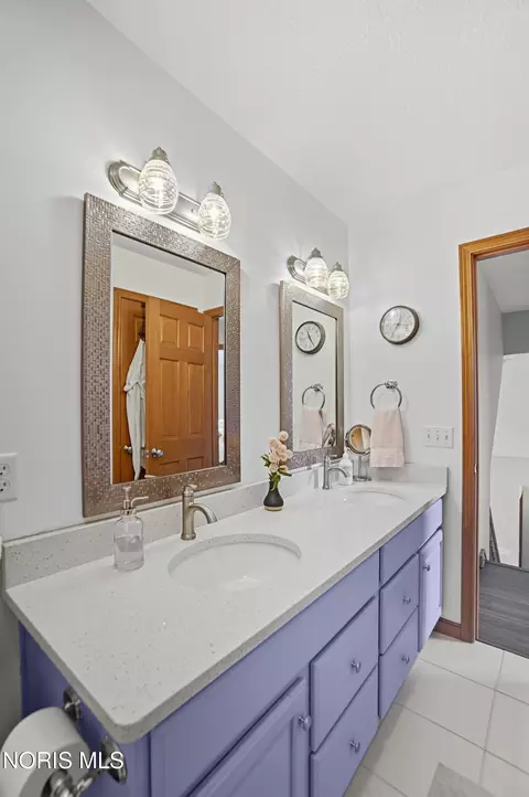 Bath - 1077 Springcrest Dr, Waterville, OH 43566 photo 10 of 12