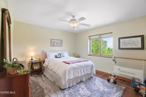 Bedroom - 1077 Springcrest Dr, Waterville, OH 43566 photo 6 of 8