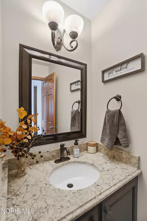 Bath - 1077 Springcrest Dr, Waterville, OH 43566 photo 7 of 12