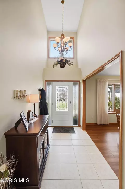 Entry Way - 1077 Springcrest Dr, Waterville, OH 43566 photo 2 of 3