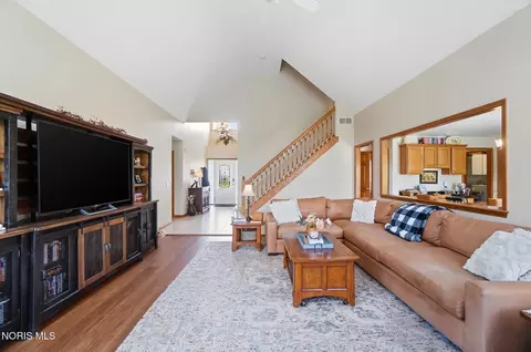 Living - 1077 Springcrest Dr, Waterville, OH 43566 photo 3 of 5