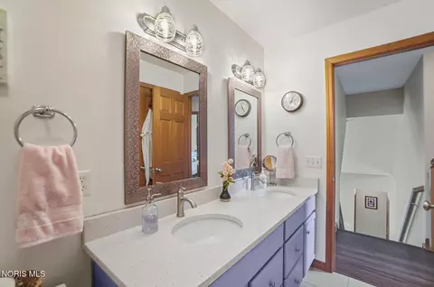 Bath - 1077 Springcrest Dr, Waterville, OH 43566 photo 9 of 12