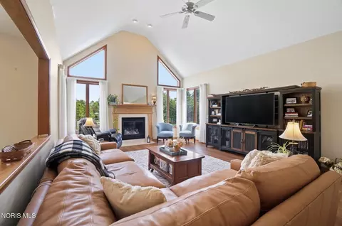 Living - 1077 Springcrest Dr, Waterville, OH 43566 photo 5 of 5