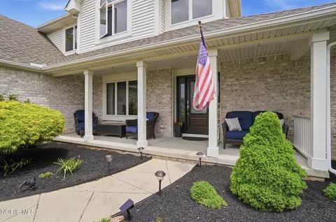 Exterior - 1077 Springcrest Dr, Waterville, OH 43566 photo 2 of 13