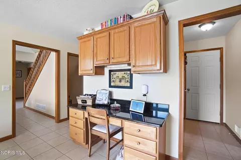 Entry Way - 1077 Springcrest Dr, Waterville, OH 43566 photo 3 of 3