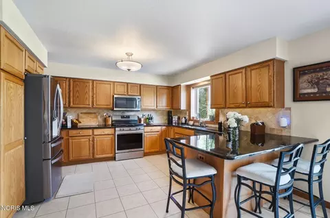 Kitchen - 1077 Springcrest Dr, Waterville, OH 43566 photo 1 of 5