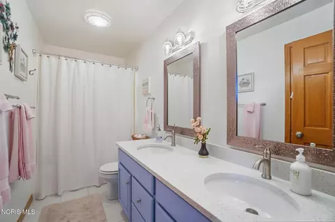 Bath - 1077 Springcrest Dr, Waterville, OH 43566 photo 8 of 12