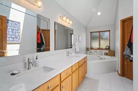Bath - 1077 Springcrest Dr, Waterville, OH 43566 photo 1 of 12