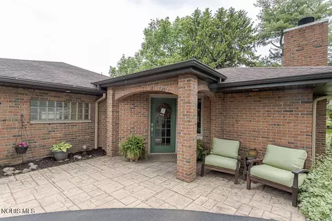 1420 Old Trail Rd, Maumee, OH 43537