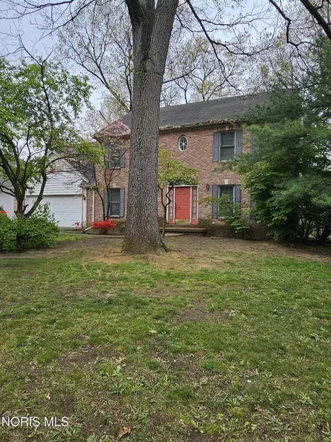 8342 Country Brook Dr, Holland, OH 43528