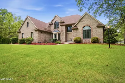 9143 Rolling Hill Rd, Holland, OH 43528