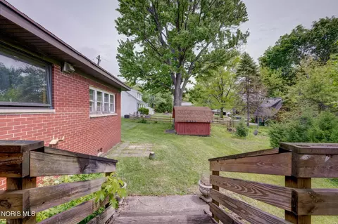 Exterior - 304 Mohawk Pl, Maumee, OH 43537 photo 14 of 17