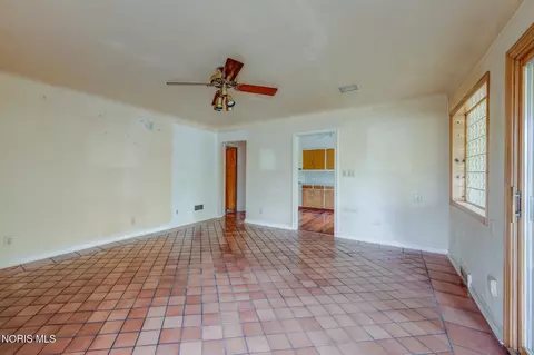 Living - 304 Mohawk Pl, Maumee, OH 43537 photo 3 of 3
