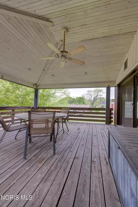 Exterior - 304 Mohawk Pl, Maumee, OH 43537 photo 15 of 17