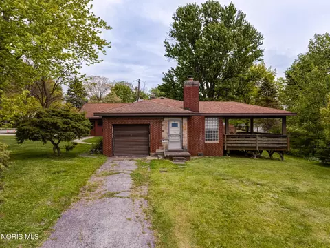 Exterior - 304 Mohawk Pl, Maumee, OH 43537 photo 1 of 17