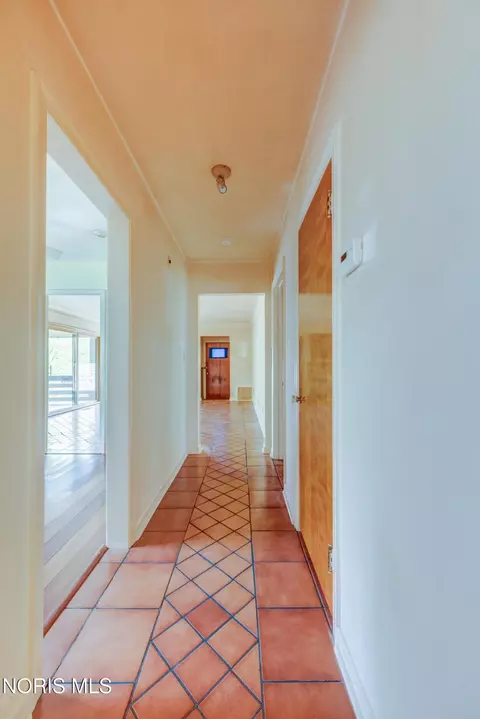 Entry Way - 304 Mohawk Pl, Maumee, OH 43537 photo 1 of 1