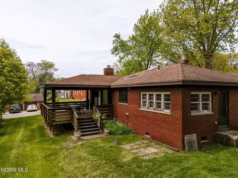 Exterior - 304 Mohawk Pl, Maumee, OH 43537 photo 8 of 17