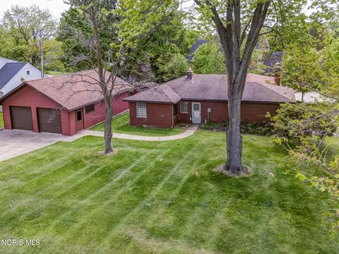 Exterior - 304 Mohawk Pl, Maumee, OH 43537 photo 10 of 17