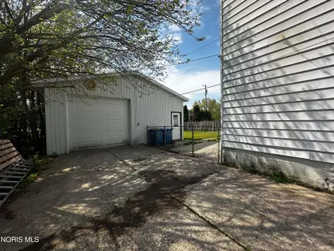 Exterior - 421 Center St, Bryan, OH 43506 photo 1 of 2