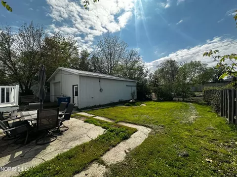 Exterior - 421 Center St, Bryan, OH 43506 photo 2 of 2