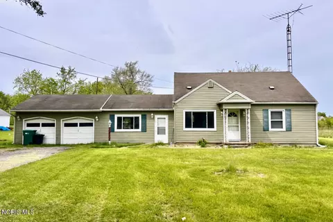 23105 W Edgefield Dr, Genoa, OH 43430