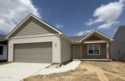 5037 Easton Dr, Oregon, OH 43616