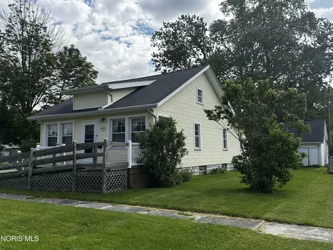1100 S Main St, Fostoria, OH 44830