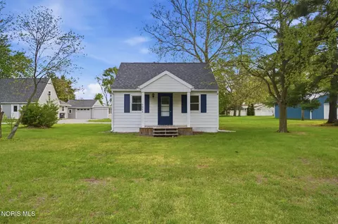 7956 Hill Ave, Holland, OH 43528