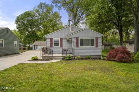 1136 Nela Pkwy, Toledo, OH 43615