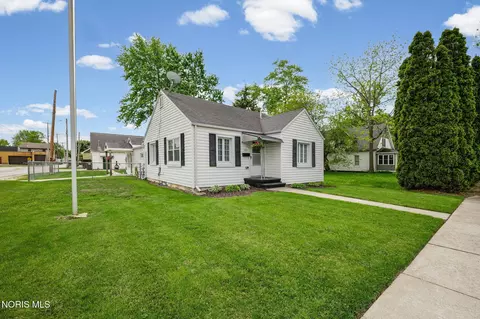 103 W 6th St, Genoa, OH 43430