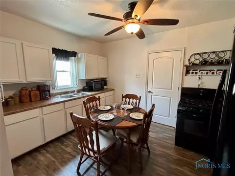 513 E Liberty St, Leipsic, OH 45856 photo 3