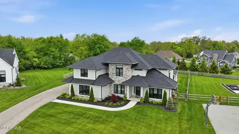 4225 Thornbury Ct, Perrysburg, OH 43551