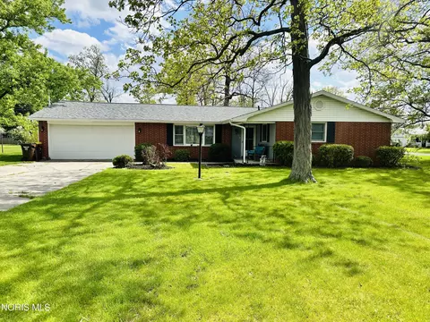 110 Elmwood Dr, Sherwood, OH 43556