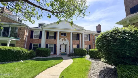 4243 W Bancroft St #205E, Toledo, OH 43615