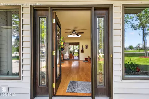 Entry Way - 314 Dublin Ln, Bryan, OH 43506 photo 2 of 3
