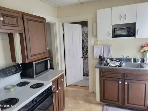 Kitchen - 302 S Johnson St, Ada, OH 45810 photo 4 of 4