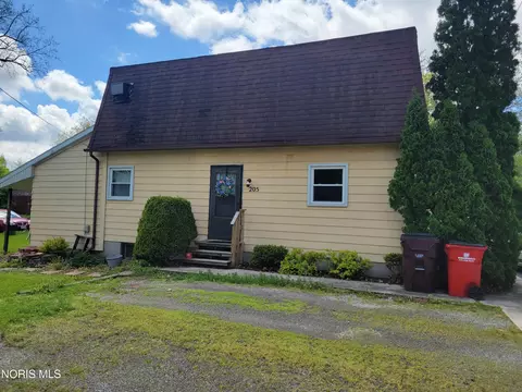 203 E High Ave, Ada, OH 45810