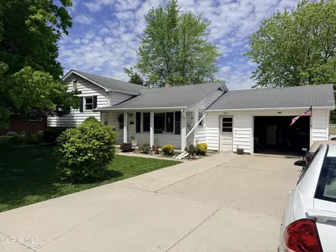 307 E Curtis St, Stryker, OH 43557