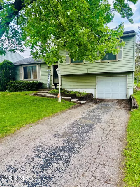 4833 Catalina Dr, Toledo, OH 43615