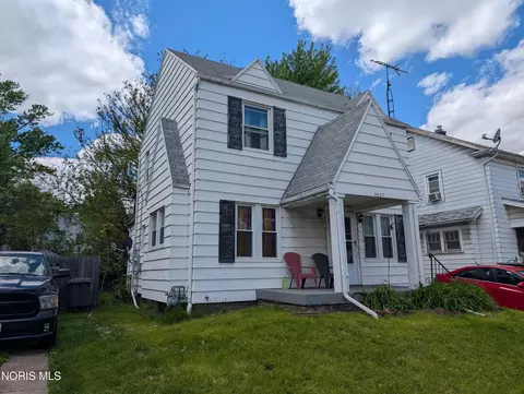 4037 Packard Rd, Toledo, OH 43612
